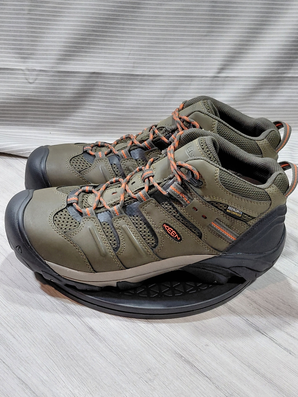 KEEN Men Utility Lansing Mid Waterproof Steel Toe Work Boot Olive Green M11.5 EE